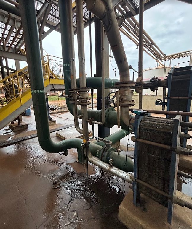 Calibração não intrusiva — Destilaria de Etanol: Balanço hídrico da coluna de destilação, pós trocador de calor