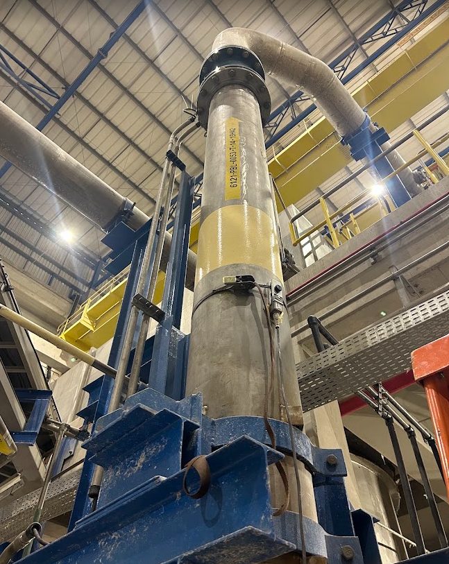 Calibração não intrusiva — Fábrica de Papel Higiênico: Calibração do Balanço de Massa — fluído com sólidos em suspensão