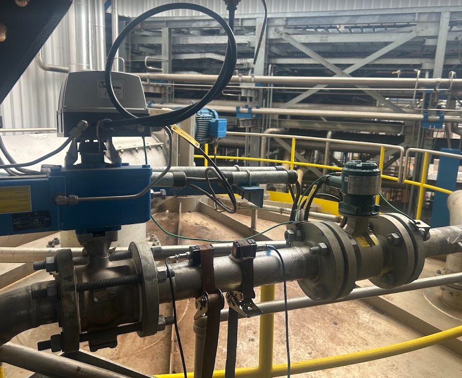 Calibração não intrusiva — Fábrica de Papel Higiênico: Calibração do Balanço de Massa — fluído sem sólidos em suspensão